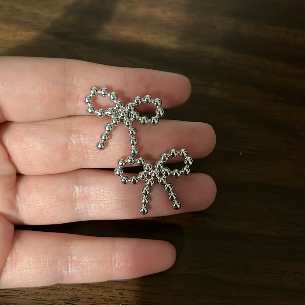 Stainless steel bow stud earrings